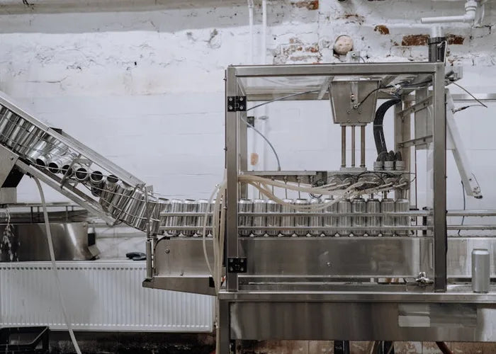 Food-grade automatic lubrication systems and pneumatic equipment for food and beverage processing plants